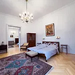 Buda Castle View Grand Apartment