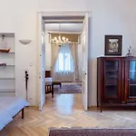Buda Castle View Grand Apartment