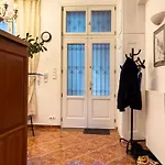Buda Castle View Grand Apartment