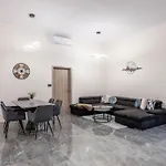 Exclusive & Grand Astoria Residence In The Heart Of Budapest