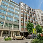 Downtown Apartment House Green