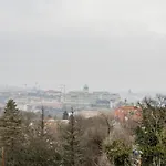 Tranquil Hideaway On Gellert Hill With Parking