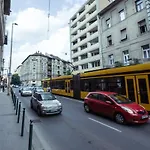 Stylish Fully Fitted Apt Close To The Danube