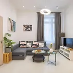 Deluxe & Cozy 3Bedroom Suites Next To The Fashion St