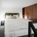 Garden Retreat For Two! Brand New I