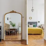 Classic Elegance With Synagogue View By Astoria