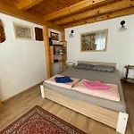 Edit\'S Place