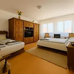 Margaret Apartment On Buda Site Near Margaret Island With Aircon