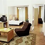 Radio Inn Apartment Hotel