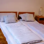 Fehar Pava Restaurant And Hostel