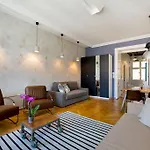 Designer Dream Home In The Absolute Center
