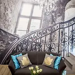 Romeo\'S Apartment