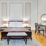 Fashion Street Luxury Apartment