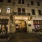 Budapest Kingdom Apartment Central & Car Parking On-Site & Aircon & Quiet & Family Friendly