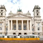 Atlanta Apartment Is In The Heart Of Budapest