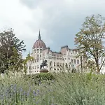 Atlanta Apartment Is In The Heart Of Budapest
