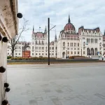 Atlanta Apartment Is In The Heart Of Budapest