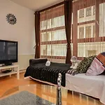 Design Free Parking Apartment In City Center