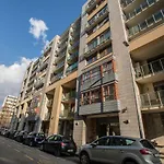 Design Free Parking Apartment In City Center
