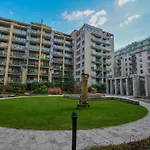 Design Free Parking Apartment In City Center