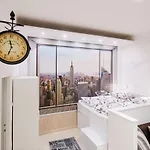 Free Parking, Quiet Design Flat In The Centre