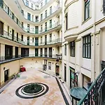 Private Apartment Centertown