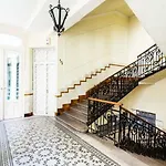 Private Apartment Centertown