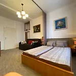 Koren Family Apartment