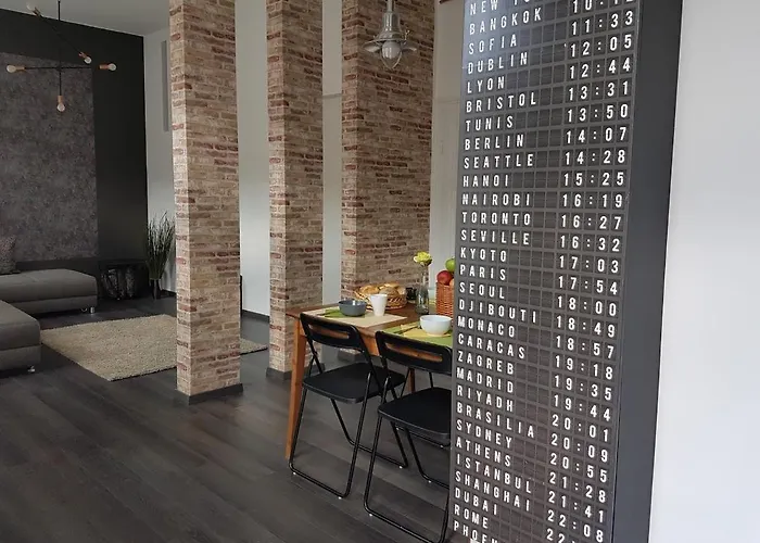 Cozy Design Downtown Apartment