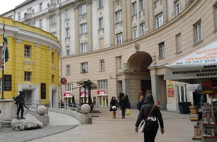 Gold Apartment