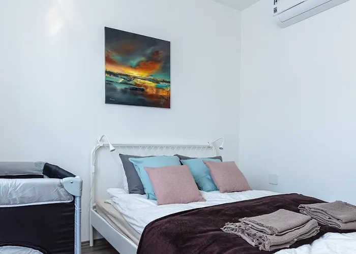 Amphora Luxury Apartment With Free Private Parking And Cozy Balcony