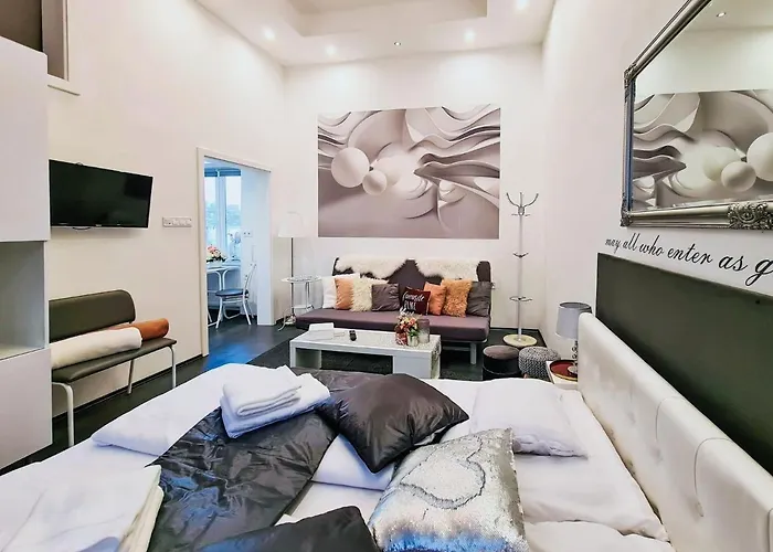 Modern Flat In City Center