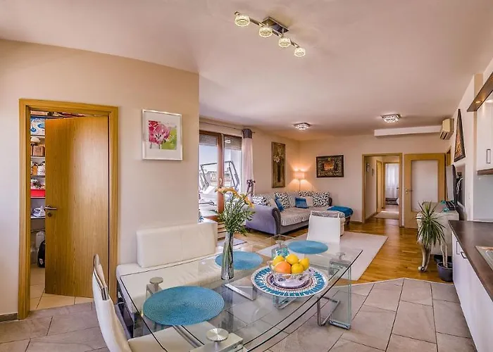 Budapest Top Apartment With Private 90 Sqm Rooftop, Free Parking And Air Condition