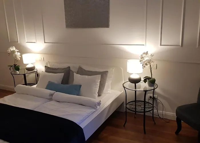 Goldsmith Apartment