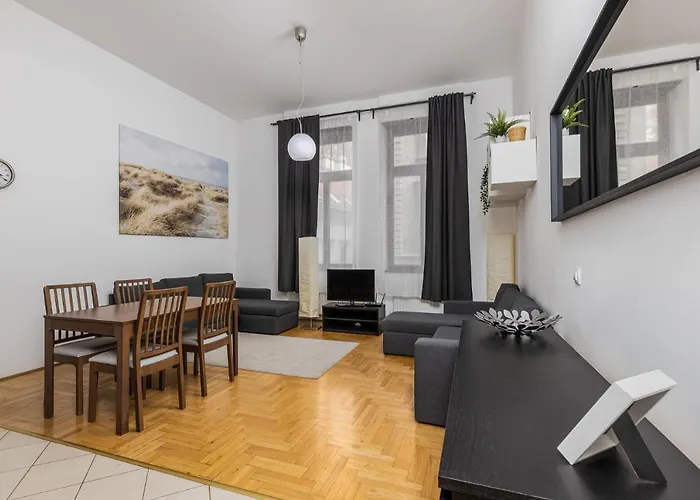 Cosy 1 Bedroom Apartment In Gozsdu Court