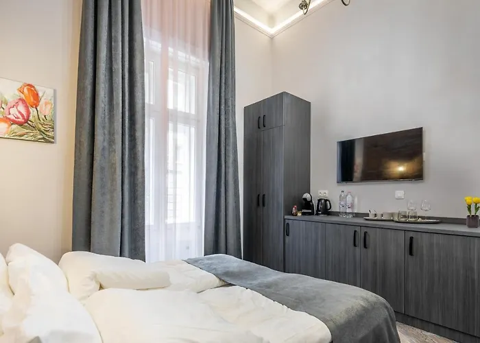 Top Location Apartment Near Basilica