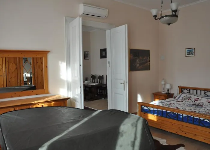 Matyas House In The City Center