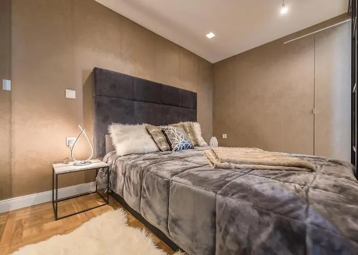 2Br2Ba Andrassy Free Parking