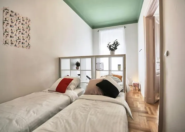 Unwind In Style W Sauna Dsgn 2Br Home