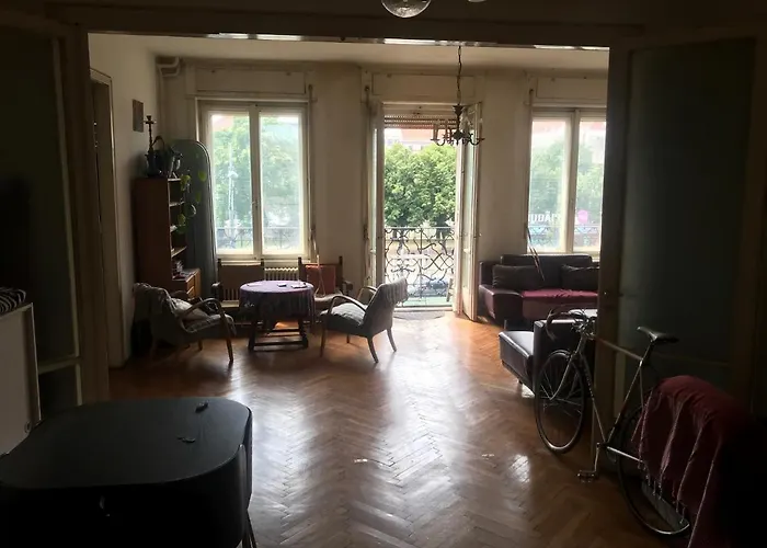 Spacious Apartman In The Center