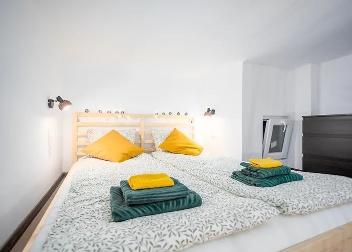Green Goblin Apartment With Free Private Parking