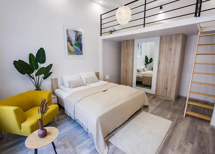 Stylish City Home With Ac