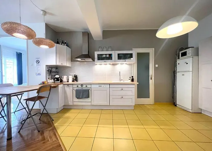 Good Ambiance, Arty Apartment Center
