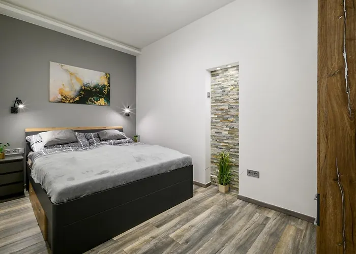 Golden Cage Premium Central Apartment