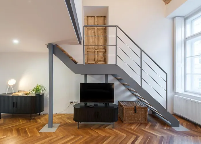 Historic Apartment In Budapest Downtown