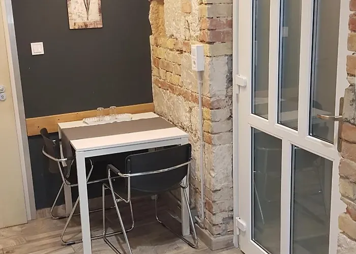 Economy Hollo Apartments