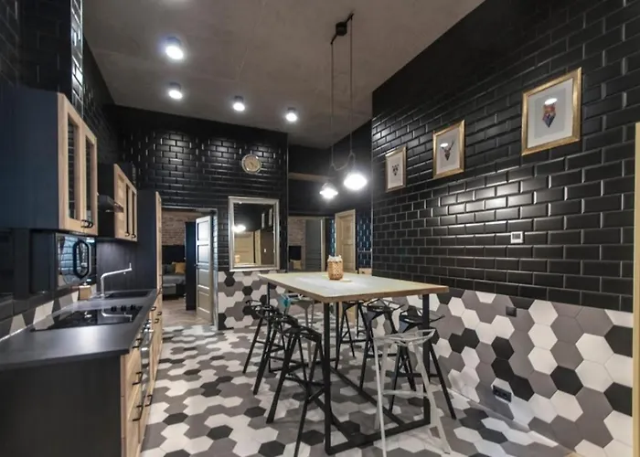 Geometric Luxury Apartment In The Center With 3Br