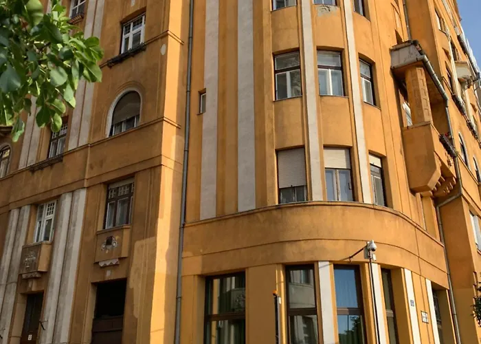 Riverside Gem In The City Center