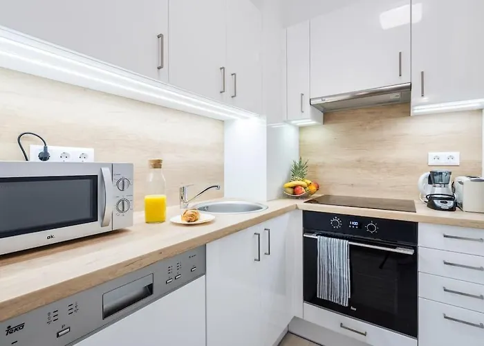 Marina Apartment At Danube - Free Private Parking!