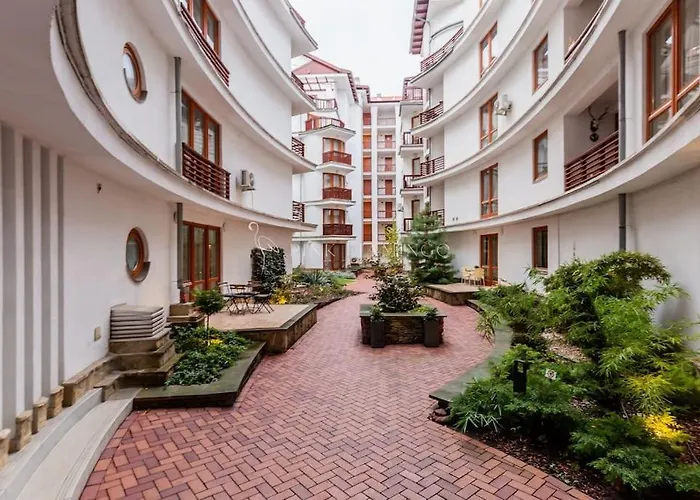 Pink Flamingo : Leo Lane Getaway